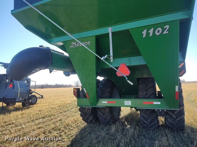 image for item DO3675 2017 Demco 1102  grain cart