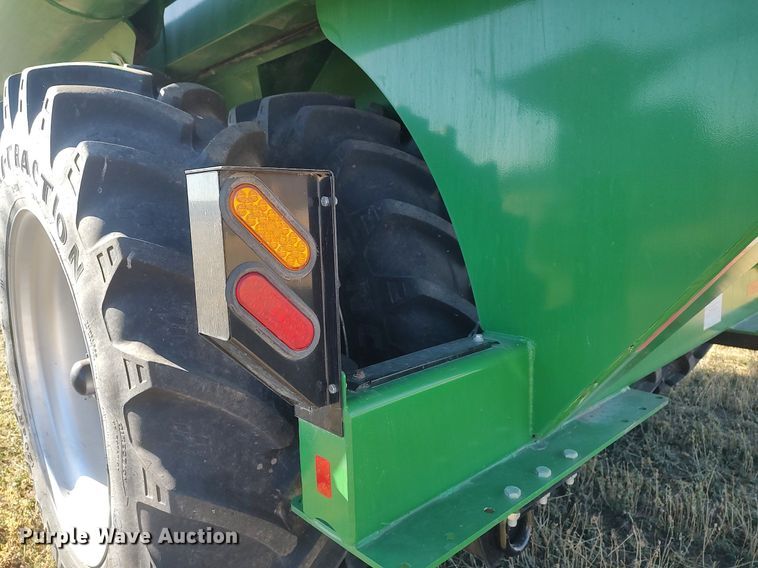 image for item DO3675 2017 Demco 1102  grain cart