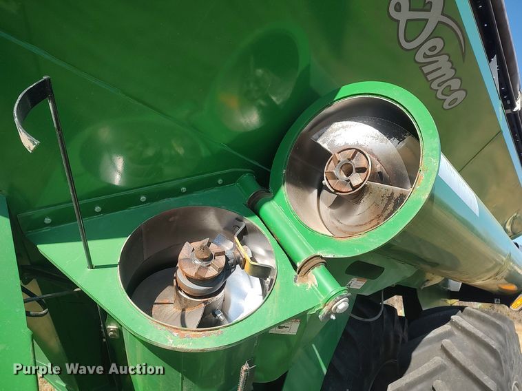 image for item DO3675 2017 Demco 1102  grain cart