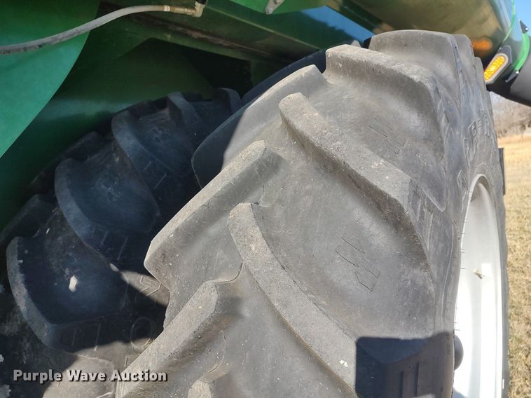 image for item DO3675 2017 Demco 1102  grain cart