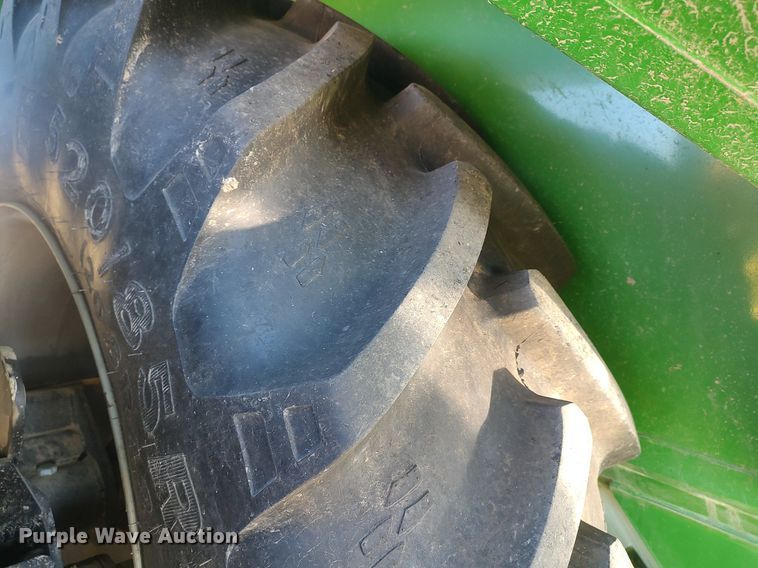 image for item DO3675 2017 Demco 1102  grain cart