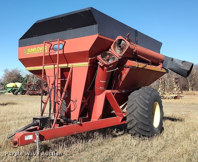 image for item DO3676 Sunflower 8830  grain cart