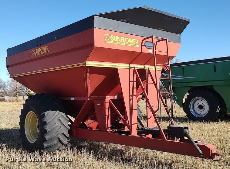 image for item DO3676 Sunflower 8830  grain cart