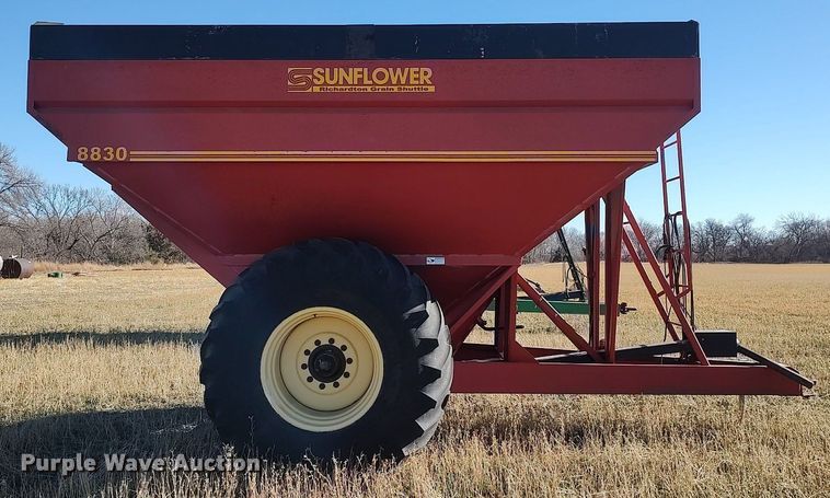 image for item DO3676 Sunflower 8830  grain cart