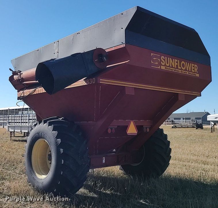 image for item DO3676 Sunflower 8830  grain cart