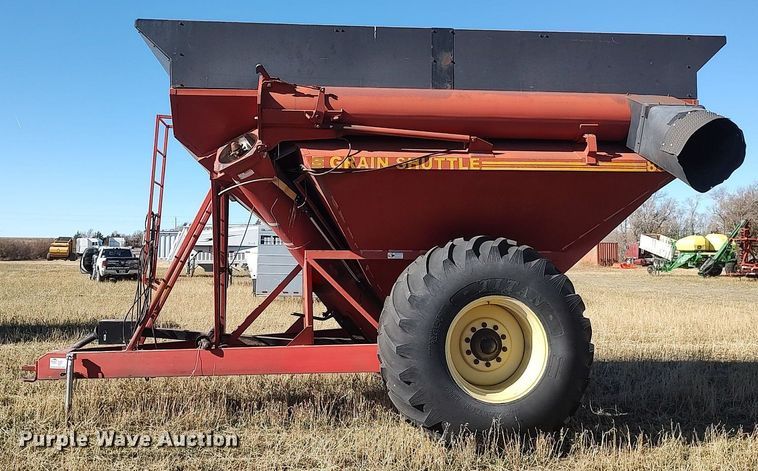 image for item DO3676 Sunflower 8830  grain cart