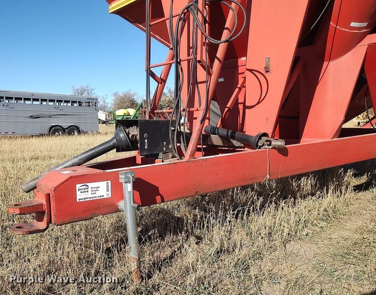 image for item DO3676 Sunflower 8830  grain cart