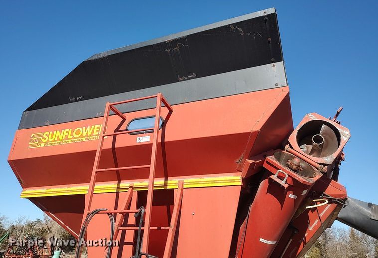 image for item DO3676 Sunflower 8830  grain cart
