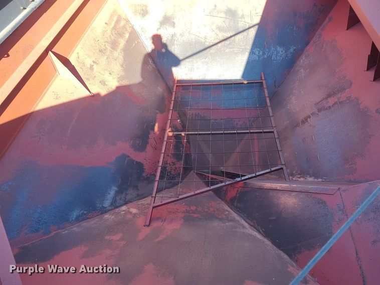 image for item DO3676 Sunflower 8830  grain cart