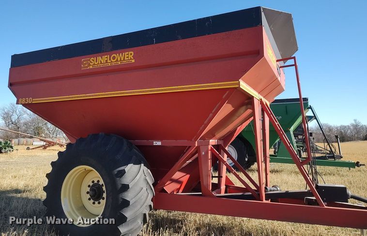 image for item DO3676 Sunflower 8830  grain cart