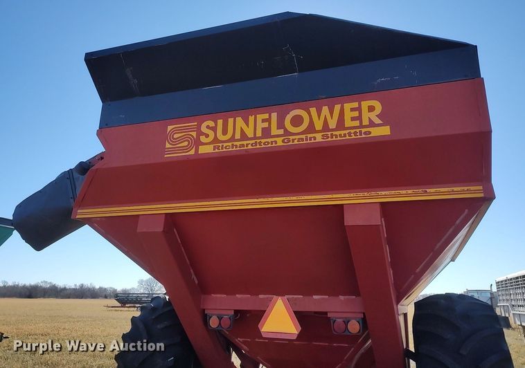 image for item DO3676 Sunflower 8830  grain cart