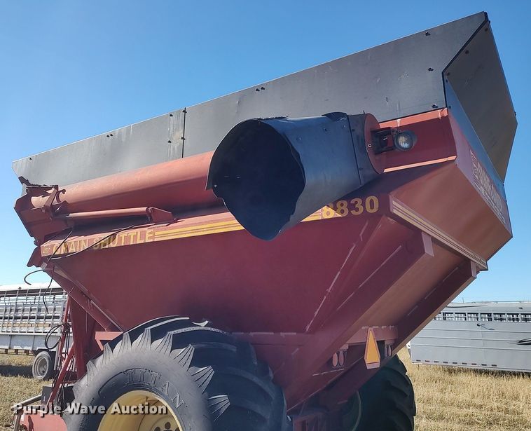 image for item DO3676 Sunflower 8830  grain cart