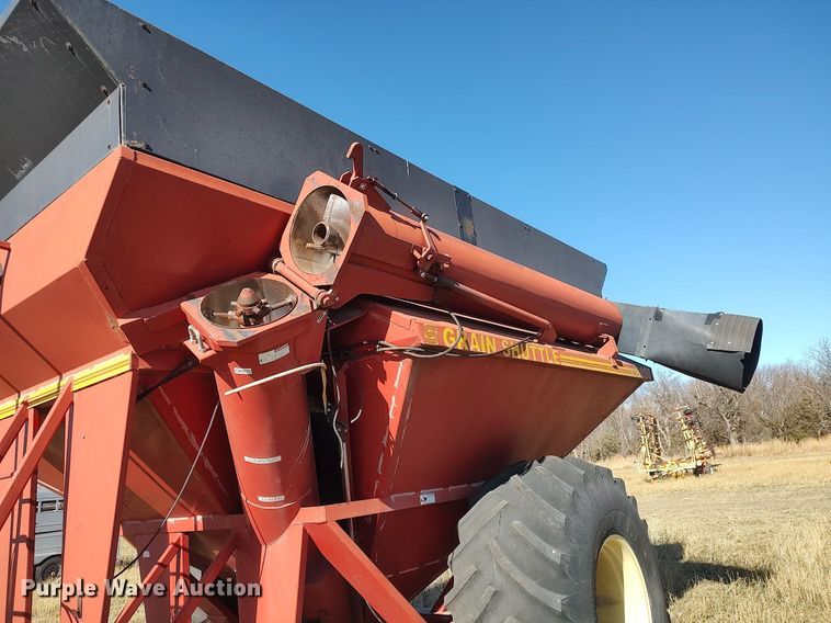 image for item DO3676 Sunflower 8830  grain cart