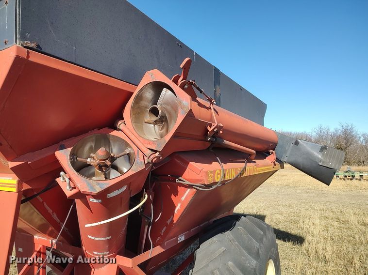 image for item DO3676 Sunflower 8830  grain cart