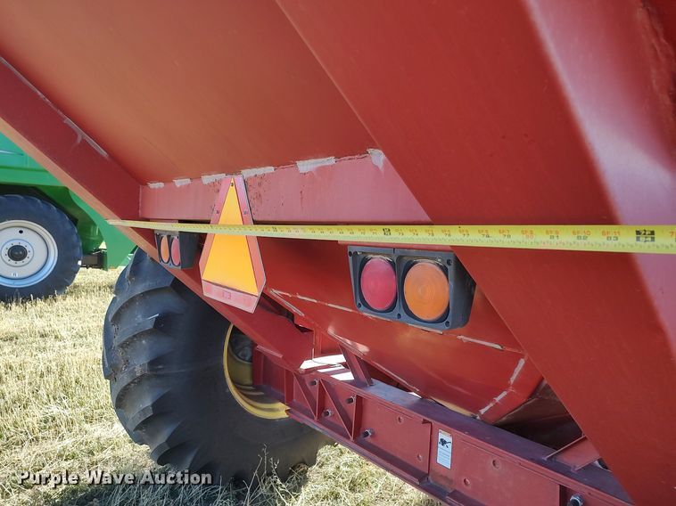 image for item DO3676 Sunflower 8830  grain cart