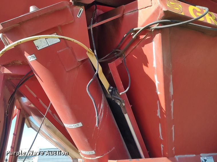 image for item DO3676 Sunflower 8830  grain cart