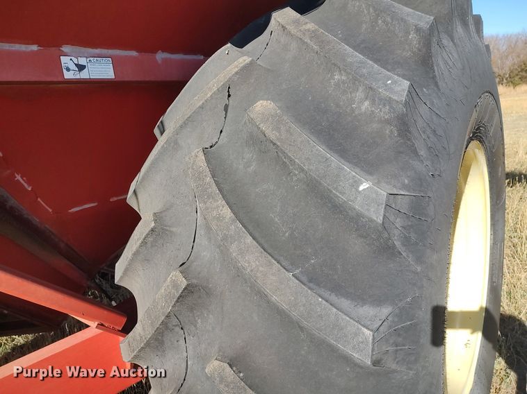 image for item DO3676 Sunflower 8830  grain cart