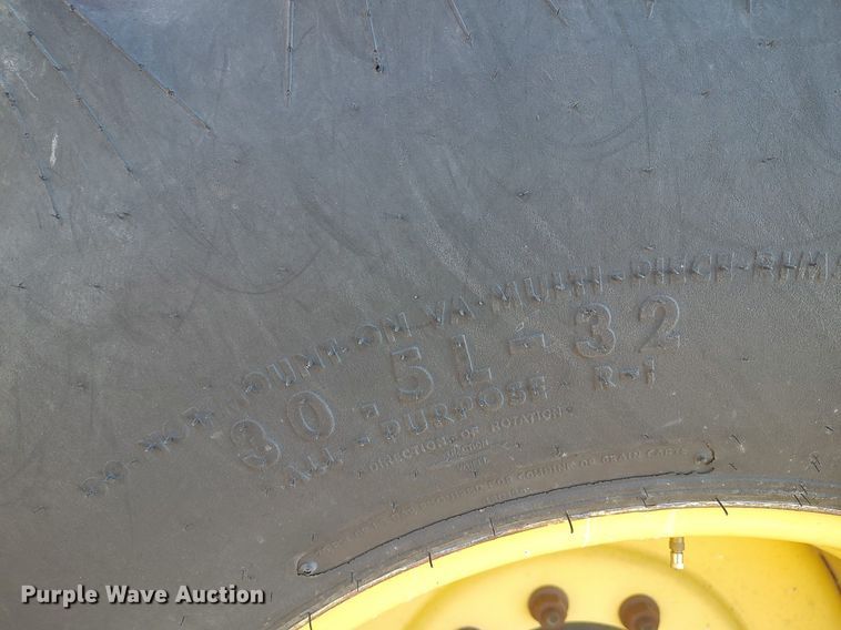 image for item DO3676 Sunflower 8830  grain cart