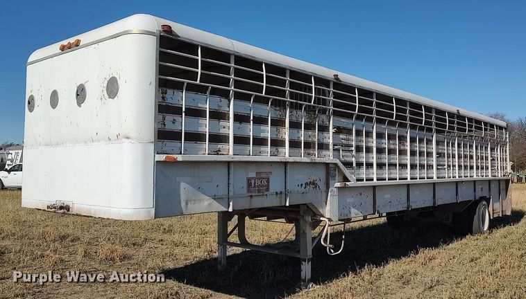 image for item DO3677 1994 Gooseneck  livestock trailer