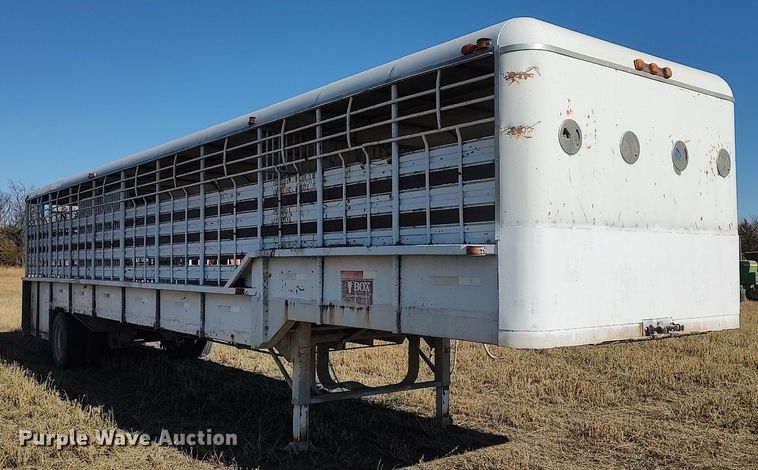 image for item DO3677 1994 Gooseneck  livestock trailer