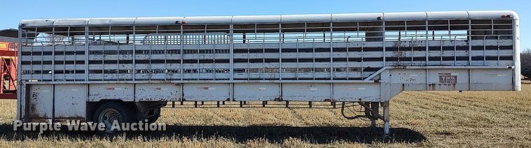 image for item DO3677 1994 Gooseneck  livestock trailer