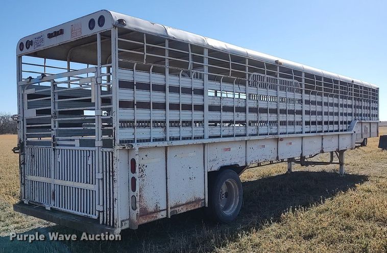 image for item DO3677 1994 Gooseneck  livestock trailer