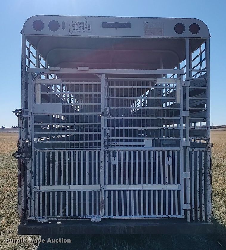image for item DO3677 1994 Gooseneck  livestock trailer