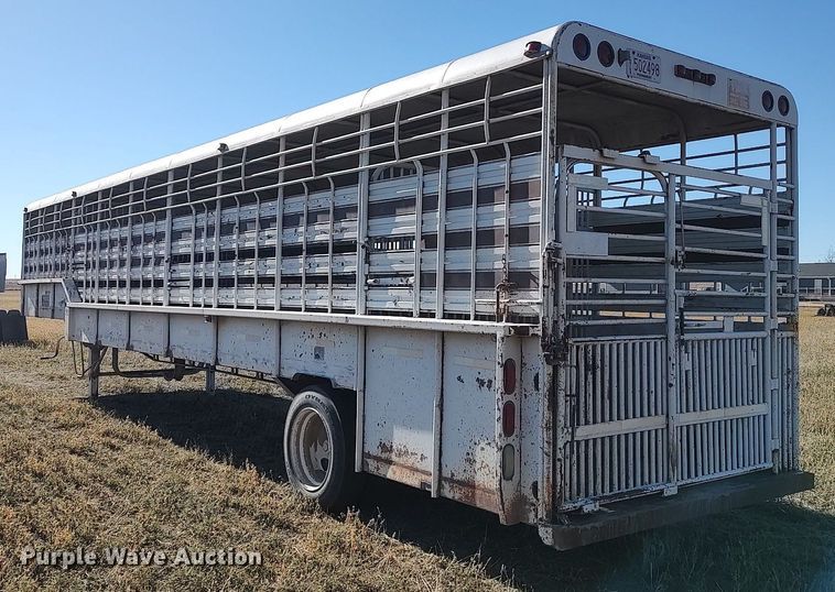 image for item DO3677 1994 Gooseneck  livestock trailer