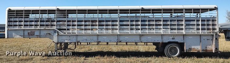 image for item DO3677 1994 Gooseneck  livestock trailer