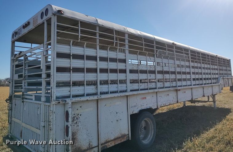 image for item DO3677 1994 Gooseneck  livestock trailer
