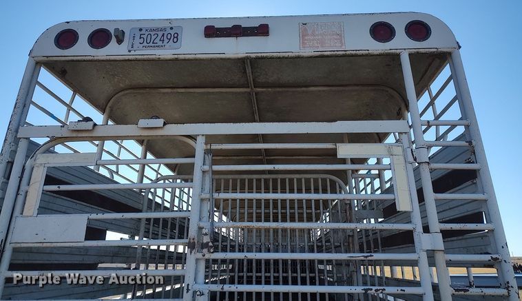 image for item DO3677 1994 Gooseneck  livestock trailer