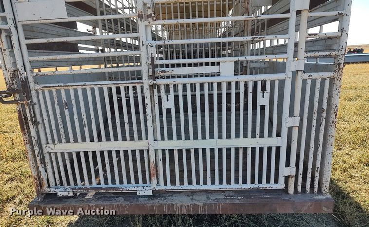 image for item DO3677 1994 Gooseneck  livestock trailer