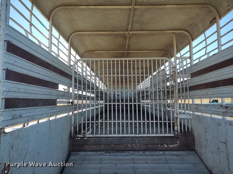image for item DO3677 1994 Gooseneck  livestock trailer