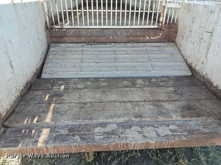 image for item DO3677 1994 Gooseneck  livestock trailer