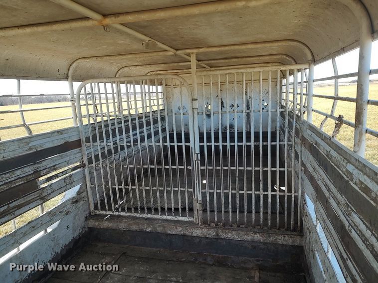 image for item DO3677 1994 Gooseneck  livestock trailer