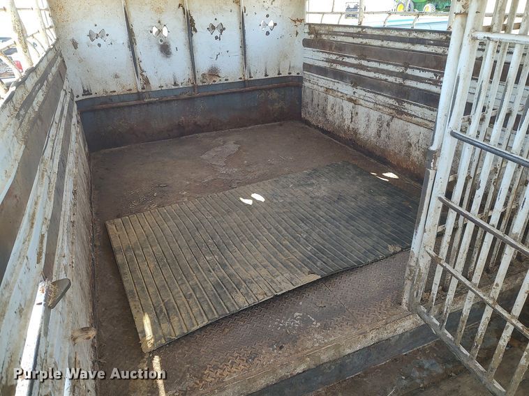 image for item DO3677 1994 Gooseneck  livestock trailer