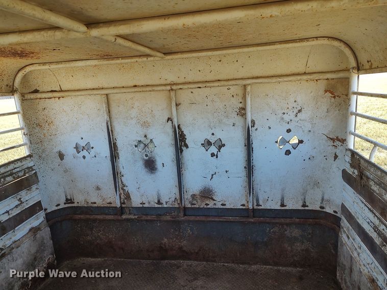 image for item DO3677 1994 Gooseneck  livestock trailer