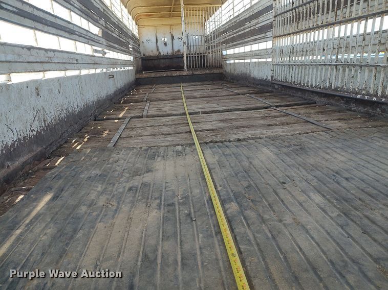 image for item DO3677 1994 Gooseneck  livestock trailer