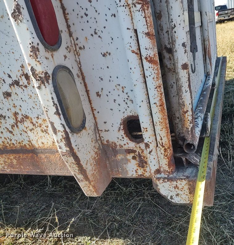 image for item DO3677 1994 Gooseneck  livestock trailer