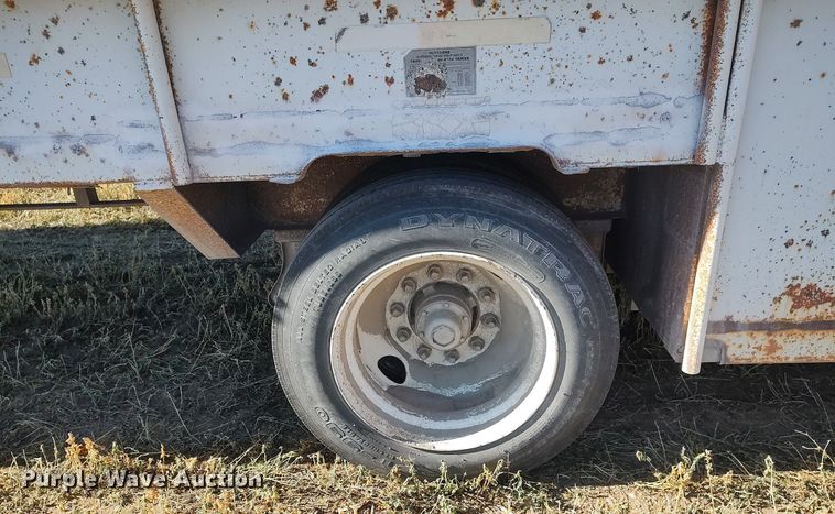 image for item DO3677 1994 Gooseneck  livestock trailer