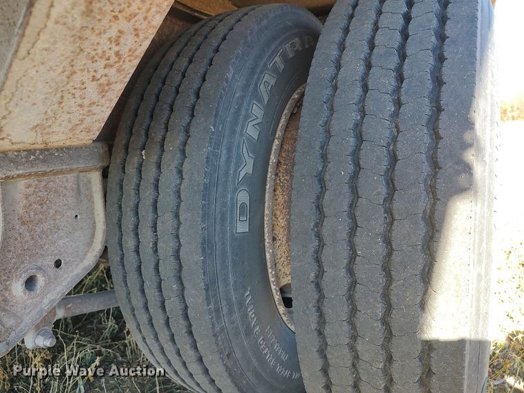 image for item DO3677 1994 Gooseneck  livestock trailer