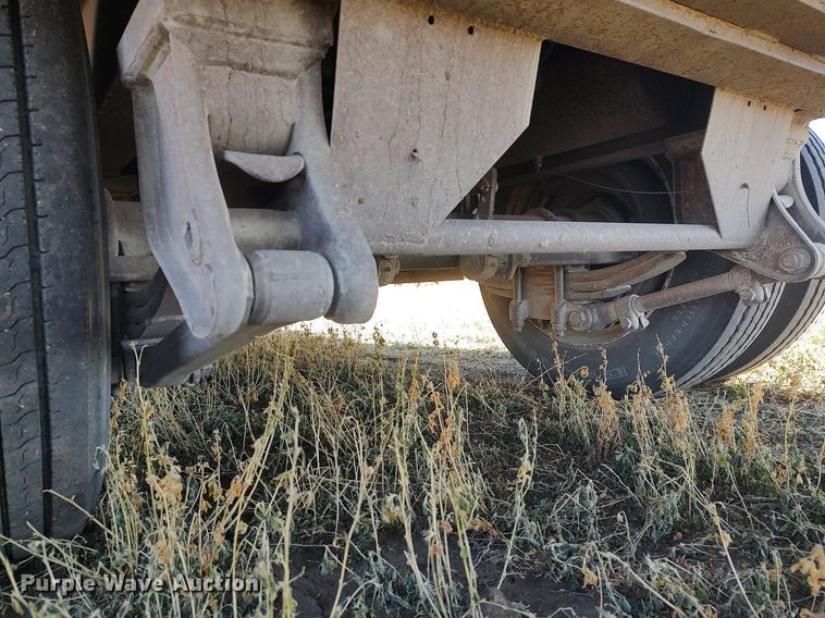 image for item DO3677 1994 Gooseneck  livestock trailer