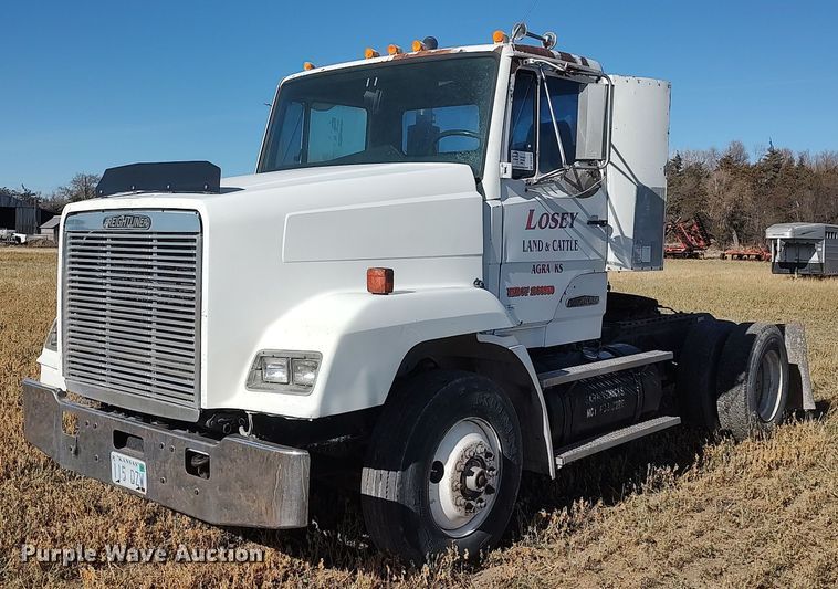image for item DO3679 1987 Freightliner FLC  semi truck