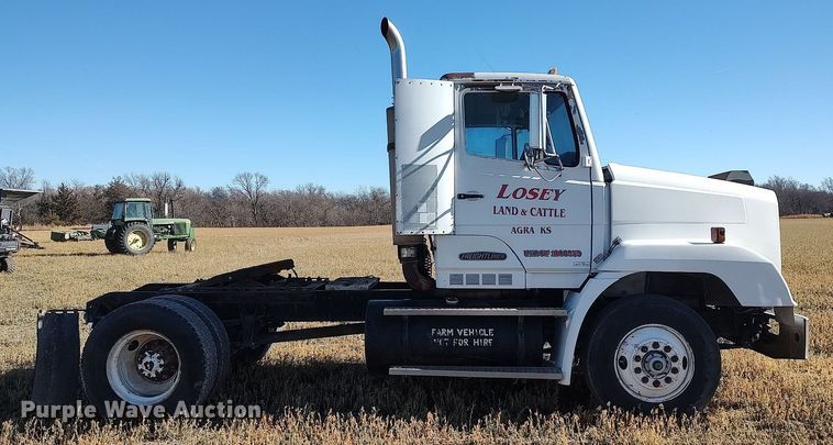 image for item DO3679 1987 Freightliner FLC  semi truck