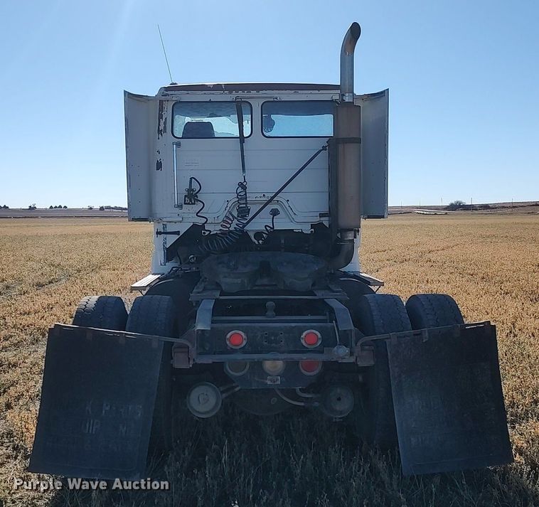 image for item DO3679 1987 Freightliner FLC  semi truck