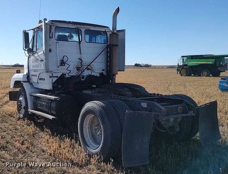 image for item DO3679 1987 Freightliner FLC  semi truck