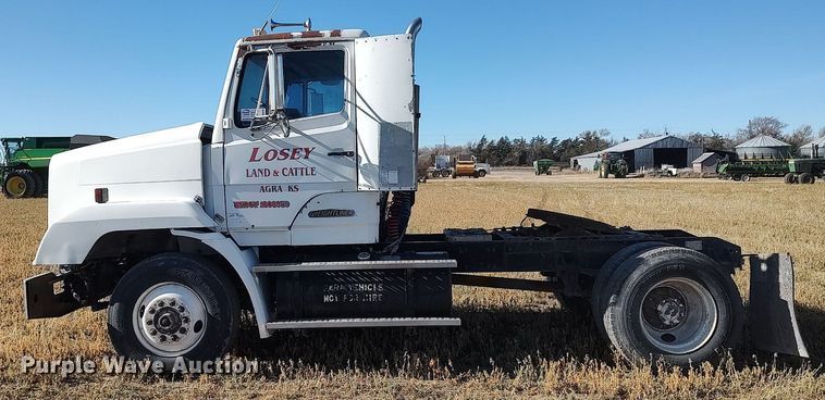 image for item DO3679 1987 Freightliner FLC  semi truck