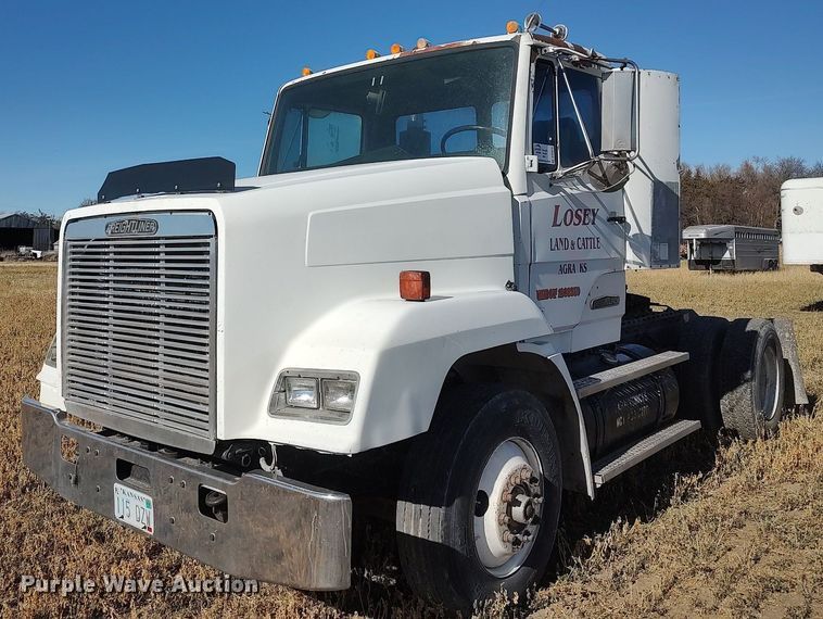 image for item DO3679 1987 Freightliner FLC  semi truck