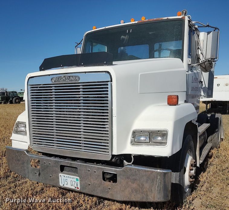 image for item DO3679 1987 Freightliner FLC  semi truck