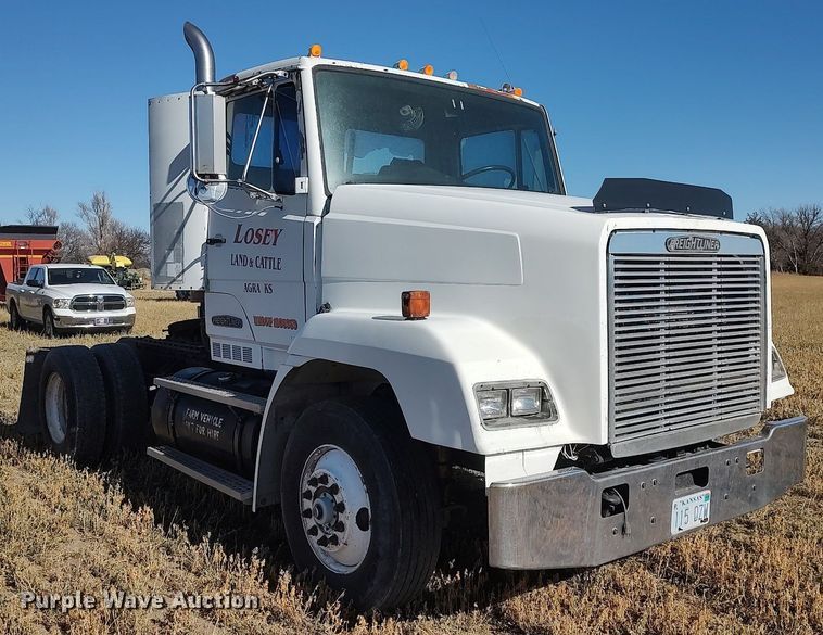 image for item DO3679 1987 Freightliner FLC  semi truck